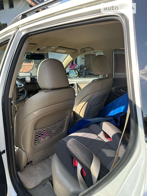 Внедорожник / Кроссовер Toyota RAV4 2011 в Львове