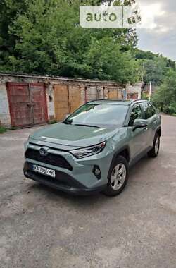 Позашляховик / Кросовер Toyota RAV4 2021 в 