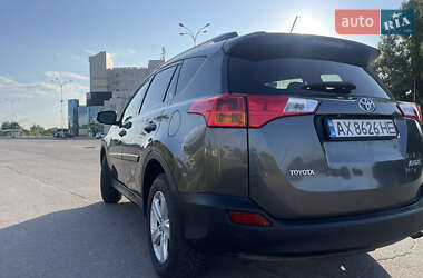 Внедорожник / Кроссовер Toyota RAV4 2014 в 