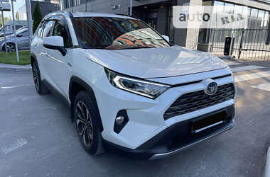 Внедорожник / Кроссовер Toyota RAV4 2020 в Киеве