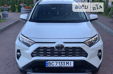 Внедорожник / Кроссовер Toyota RAV4 2021 в Стрые