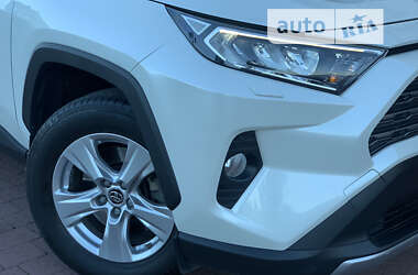 Внедорожник / Кроссовер Toyota RAV4 2021 в Стрые