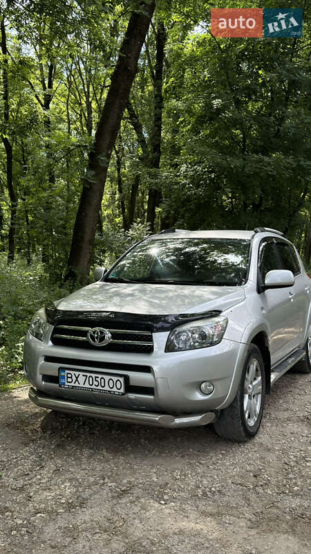Внедорожник / Кроссовер Toyota RAV4 2006 в Каменец-Подольском