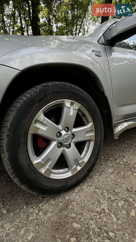 Внедорожник / Кроссовер Toyota RAV4 2006 в Каменец-Подольском