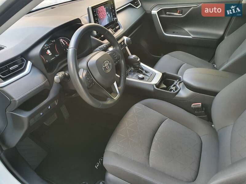 Внедорожник / Кроссовер Toyota RAV4 2019 в Харькове