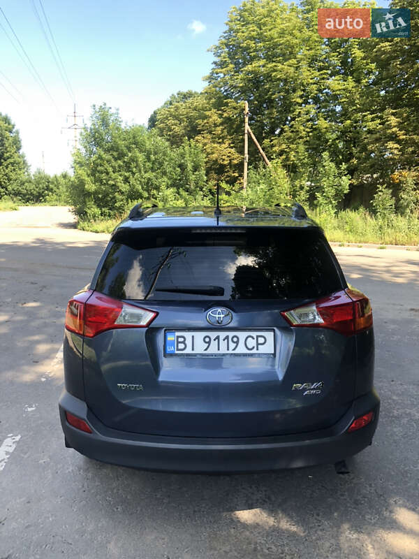 Позашляховик / Кросовер Toyota RAV4 2014 в Полтаві