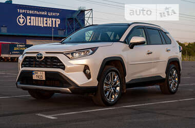 Внедорожник / Кроссовер Toyota RAV4 2019 в Ровно