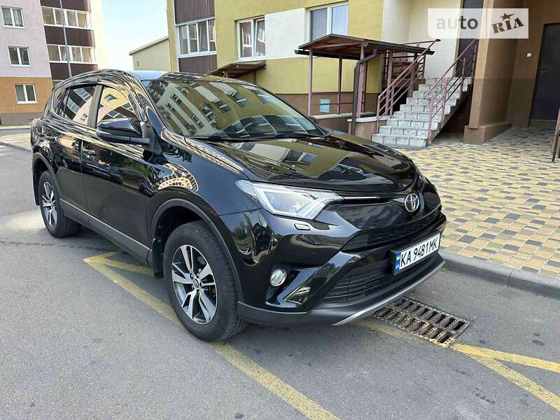 Внедорожник / Кроссовер Toyota RAV4 2017 в Киеве