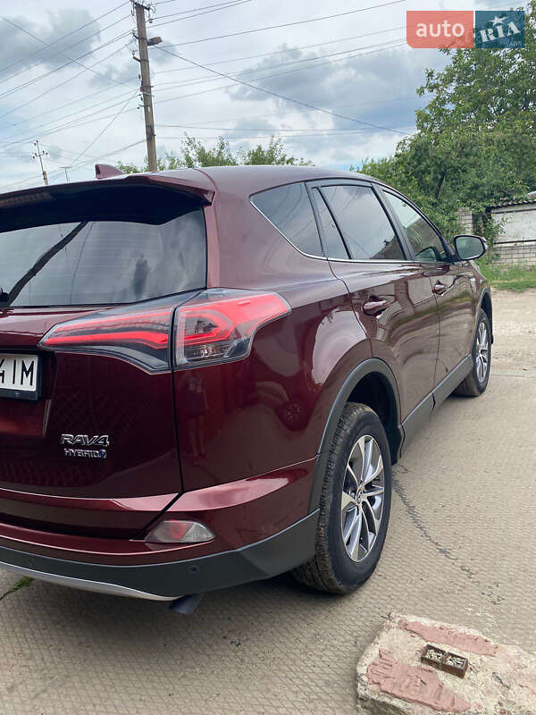 Позашляховик / Кросовер Toyota RAV4 2017 в Лозовій