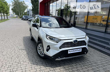 Позашляховик / Кросовер Toyota RAV4 2020 в Києві