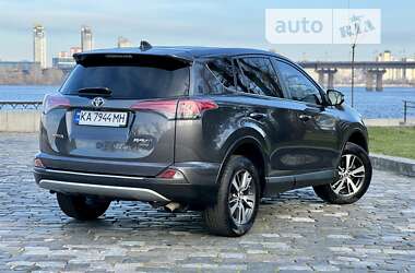 Позашляховик / Кросовер Toyota RAV4 2016 в Києві