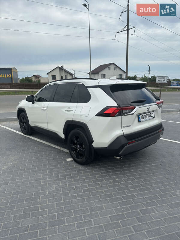 Внедорожник / Кроссовер Toyota RAV4 2020 в Виннице