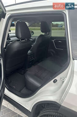 Внедорожник / Кроссовер Toyota RAV4 2020 в Виннице