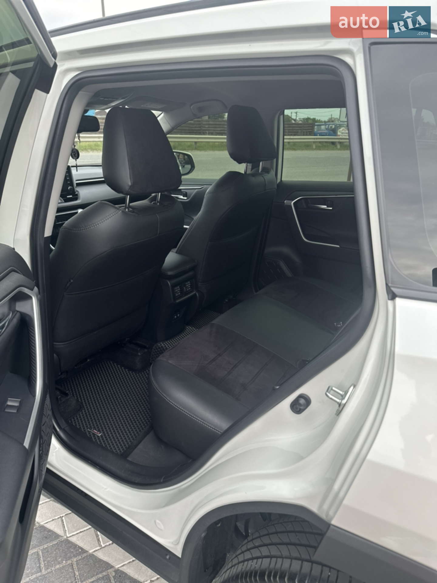 2020 Toyota RAV 4 - мініатюра 11