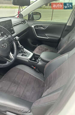 Внедорожник / Кроссовер Toyota RAV4 2020 в Виннице