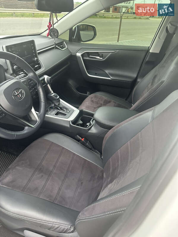 Внедорожник / Кроссовер Toyota RAV4 2020 в Виннице