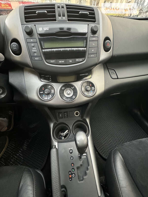 Внедорожник / Кроссовер Toyota RAV4 2011 в Виннице