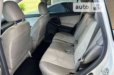 Внедорожник / Кроссовер Toyota RAV4 2012 в 