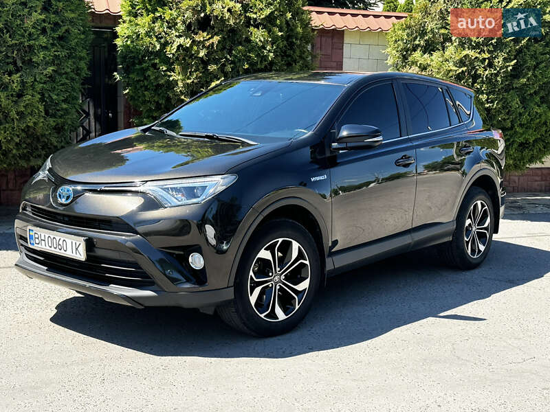 Внедорожник / Кроссовер Toyota RAV4 2016 в 