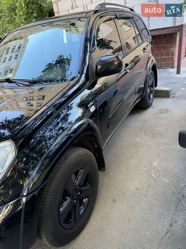 Позашляховик / Кросовер Toyota RAV4 2004 в Одесі