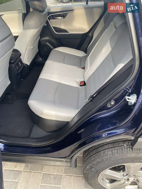 Позашляховик / Кросовер Toyota RAV4 2019 в Хмельницькому