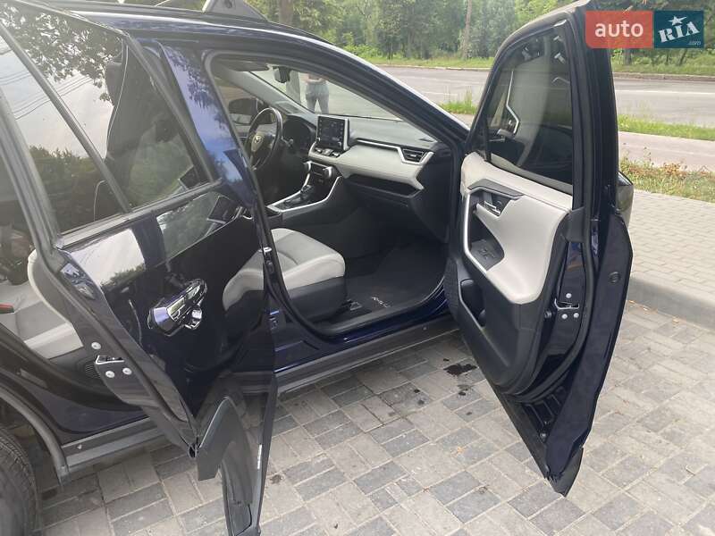 Позашляховик / Кросовер Toyota RAV4 2019 в Хмельницькому