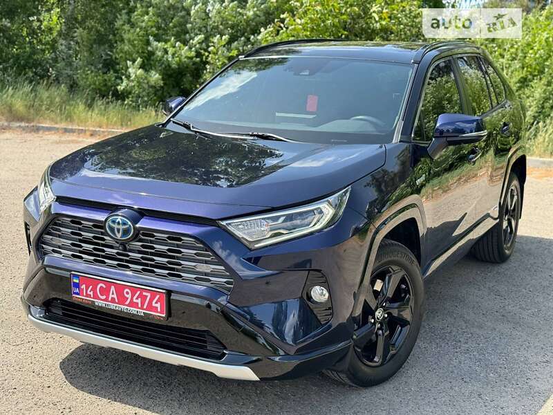 Позашляховик / Кросовер Toyota RAV4 2020 в Львові