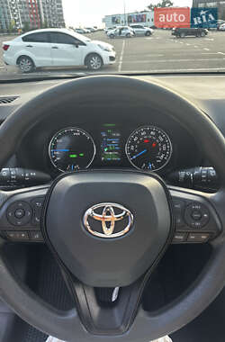 Внедорожник / Кроссовер Toyota RAV4 2021 в 