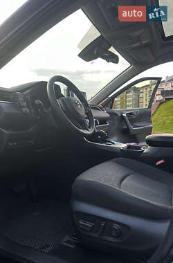 Внедорожник / Кроссовер Toyota RAV4 2021 в 