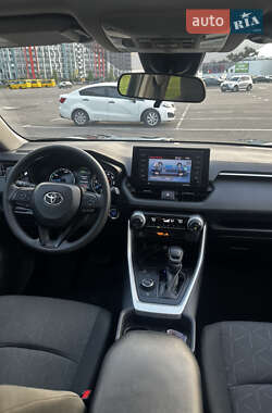 Внедорожник / Кроссовер Toyota RAV4 2021 в 