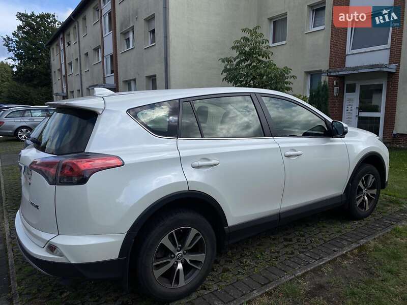 Позашляховик / Кросовер Toyota RAV4 2017 в Києві
