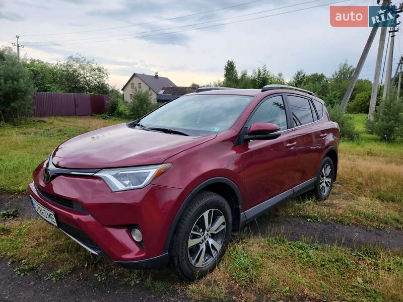 Внедорожник / Кроссовер Toyota RAV4 2017 в Шептицькому