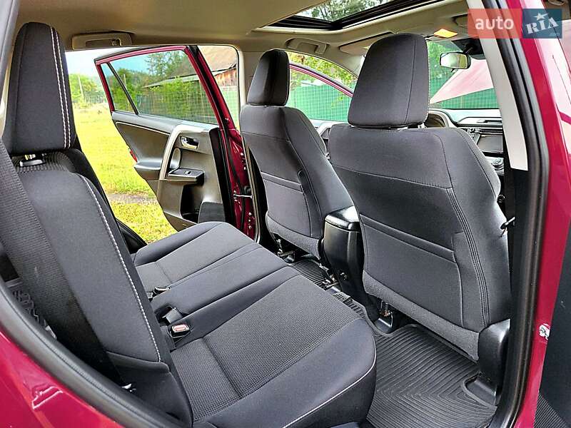 Внедорожник / Кроссовер Toyota RAV4 2017 в Шептицькому