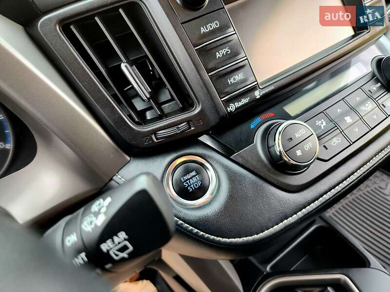 Внедорожник / Кроссовер Toyota RAV4 2017 в Шептицькому