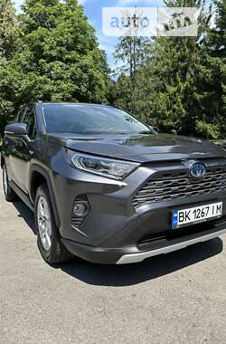 Внедорожник / Кроссовер Toyota RAV4 2021 в Ровно