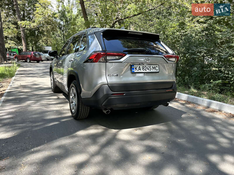 Позашляховик / Кросовер Toyota RAV4 2020 в Києві