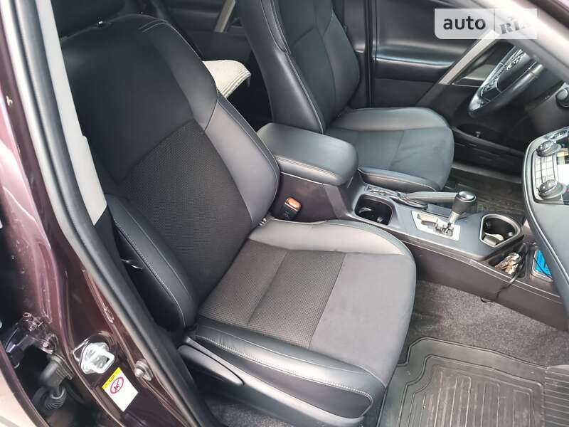 Позашляховик / Кросовер Toyota RAV4 2018 в Рівному