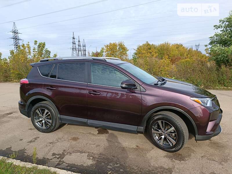 Позашляховик / Кросовер Toyota RAV4 2018 в Рівному