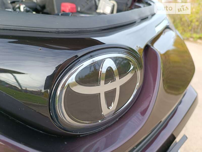 Позашляховик / Кросовер Toyota RAV4 2018 в Рівному