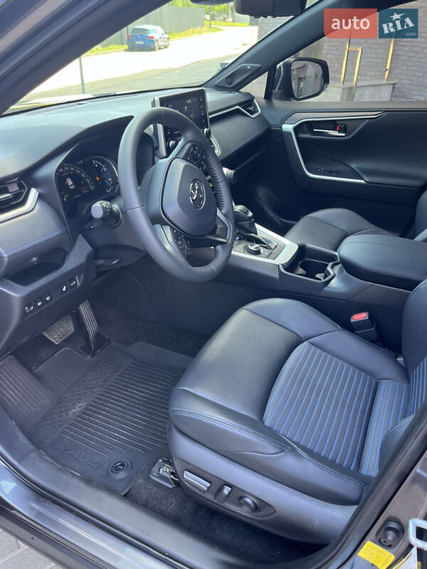 Внедорожник / Кроссовер Toyota RAV4 2021 в Львове