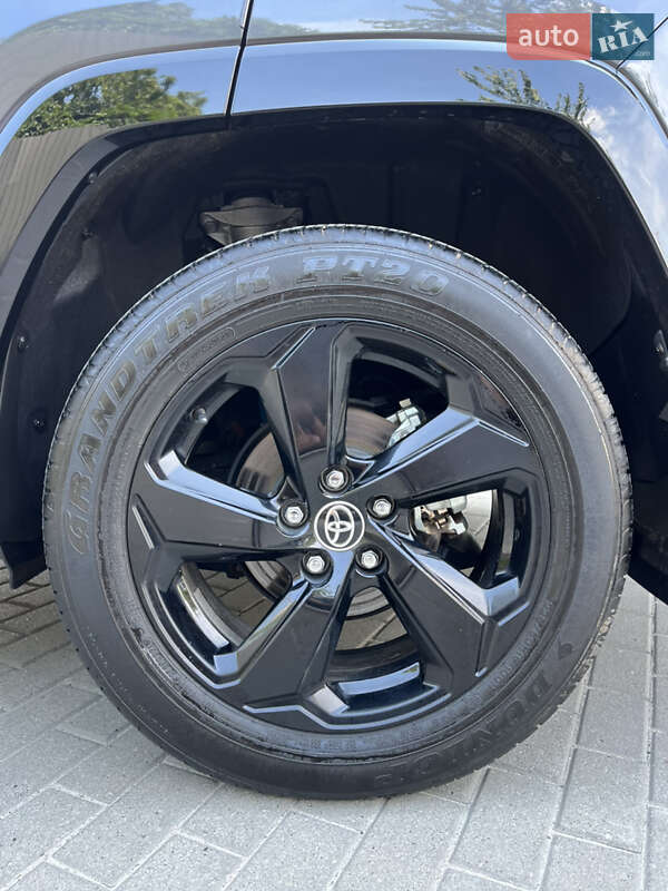 Внедорожник / Кроссовер Toyota RAV4 2021 в Львове