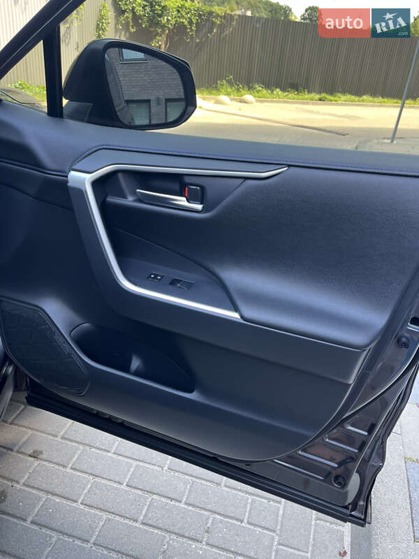 Внедорожник / Кроссовер Toyota RAV4 2021 в Львове