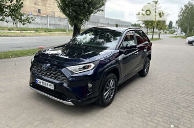 Внедорожник / Кроссовер Toyota RAV4 2020 в Киеве