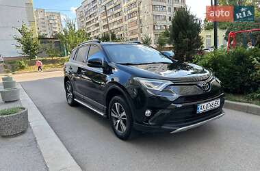 Позашляховик / Кросовер Toyota RAV4 2016 в 