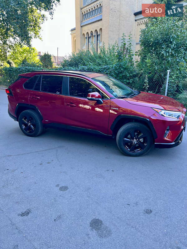 Позашляховик / Кросовер Toyota RAV4 2021 в Фастові