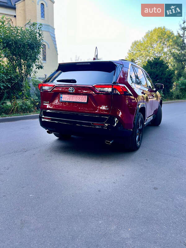 Позашляховик / Кросовер Toyota RAV4 2021 в Фастові