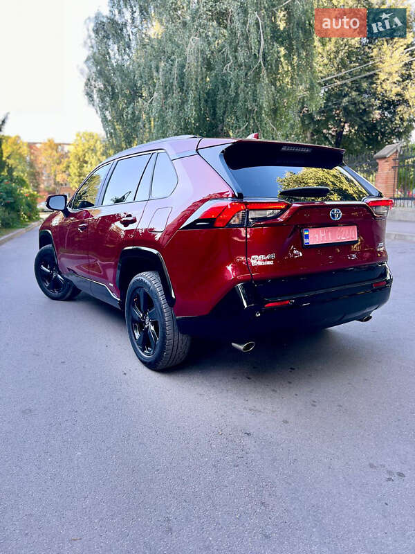 Позашляховик / Кросовер Toyota RAV4 2021 в Фастові