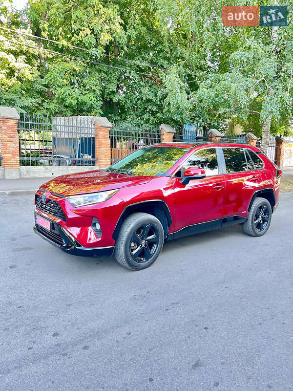 Позашляховик / Кросовер Toyota RAV4 2021 в Фастові
