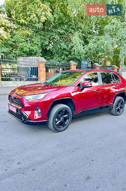 Внедорожник / Кроссовер Toyota RAV4 2021 в 