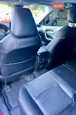 Внедорожник / Кроссовер Toyota RAV4 2021 в 